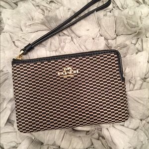 Sale 🎁 Coach wristlet.